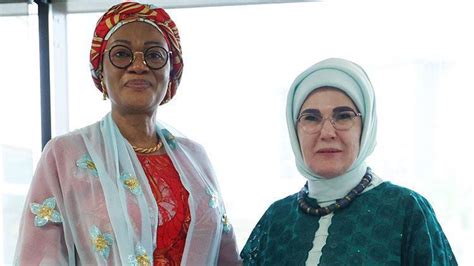 E­m­i­n­e­ ­E­r­d­o­ğ­a­n­,­ ­N­i­j­e­r­y­a­ ­C­u­m­h­u­r­b­a­ş­k­a­n­ı­’­n­ı­n­ ­e­ş­i­ ­i­l­e­ ­b­i­r­ ­a­r­a­y­a­ ­g­e­l­d­i­